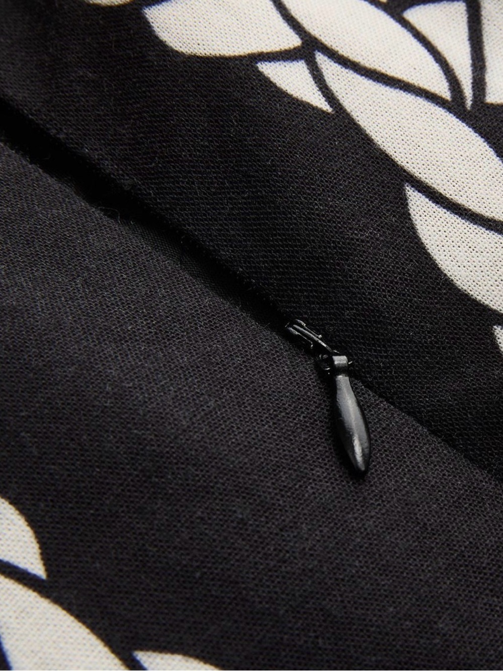 Commense Black and White Floral Maxi Dress with Spaghetti Straps - Picture 3 of 6